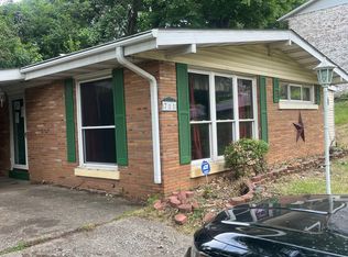 711 Ridgeway Dr, East Alton, IL 62024