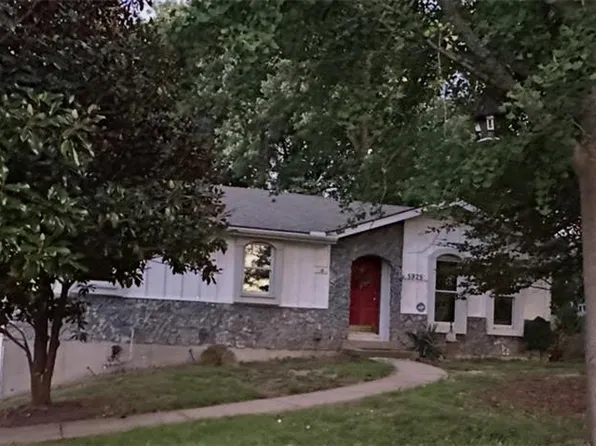 5925 Haskins St, Shawnee, KS 66216