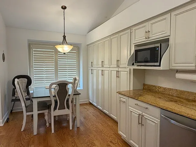 1870 Grosse Pointe Cir — Photo 6