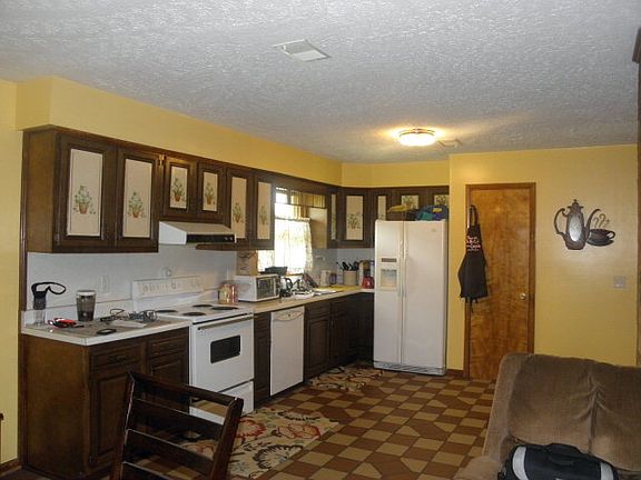 2nd image of 2932 Wittens Mill Rd