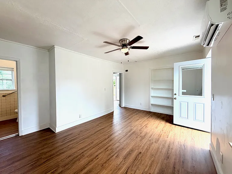 324-330 Cunningham St #326 — Photo 7