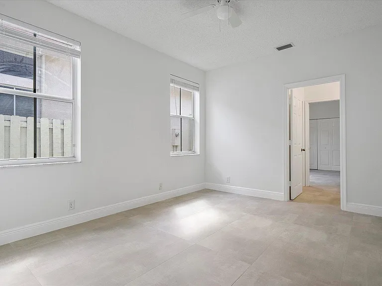 970 Greenwood Rd — Photo 24