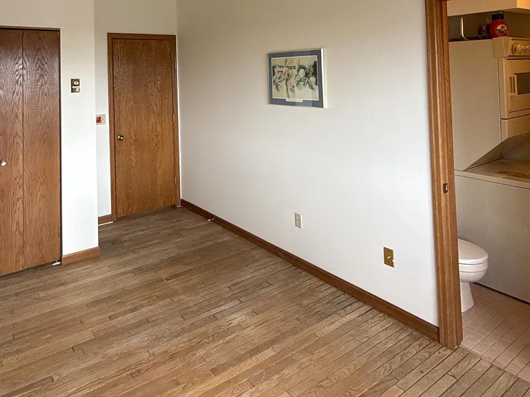 117 S 1st St #200 — Photo 7