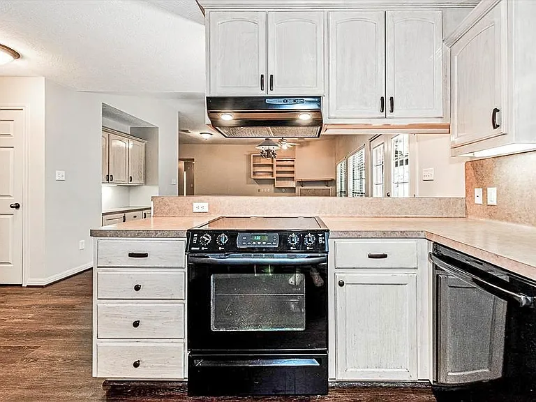 410 Cherry Hills Dr — Photo 4