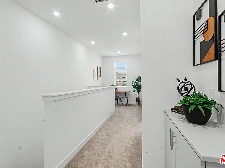 126 Hazel Dr — Photo 8