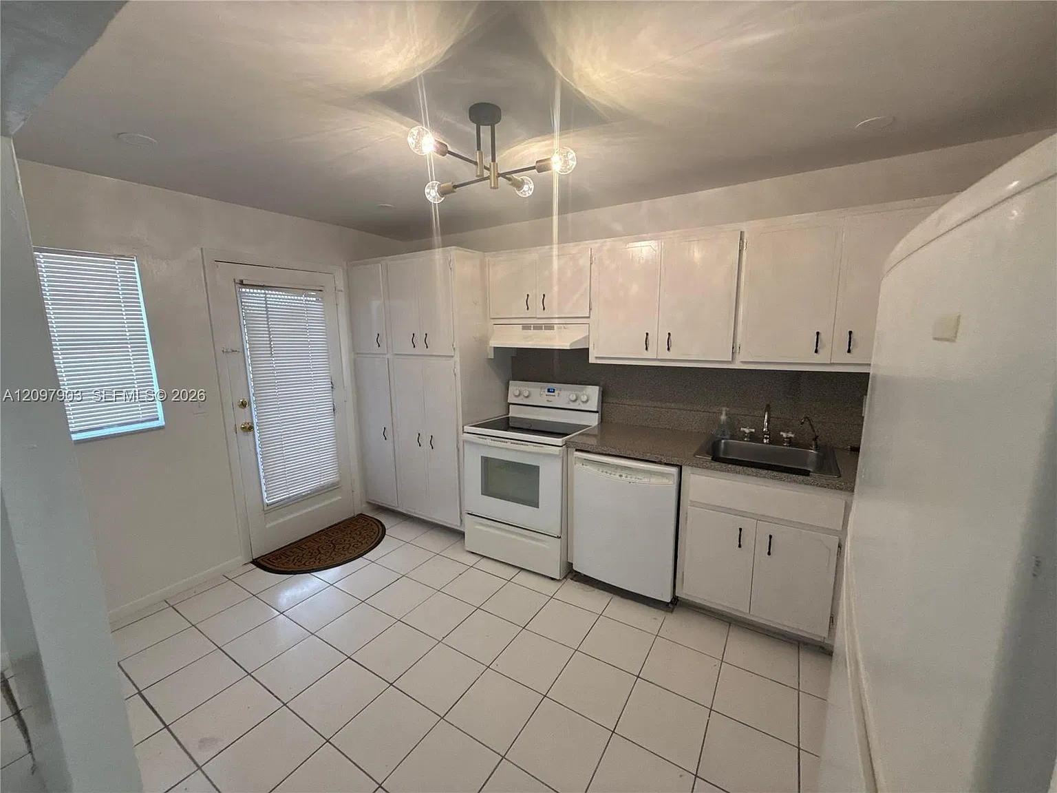 Lauderdale Oaks Condo Xi — Photo 3