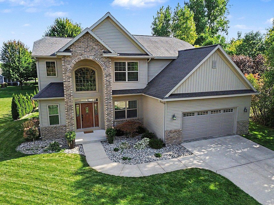 1st image of 2804 Hollyberry Dr