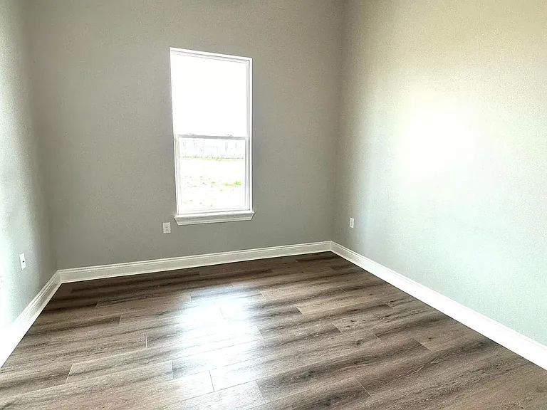 130 Liberty Dr — Photo 18