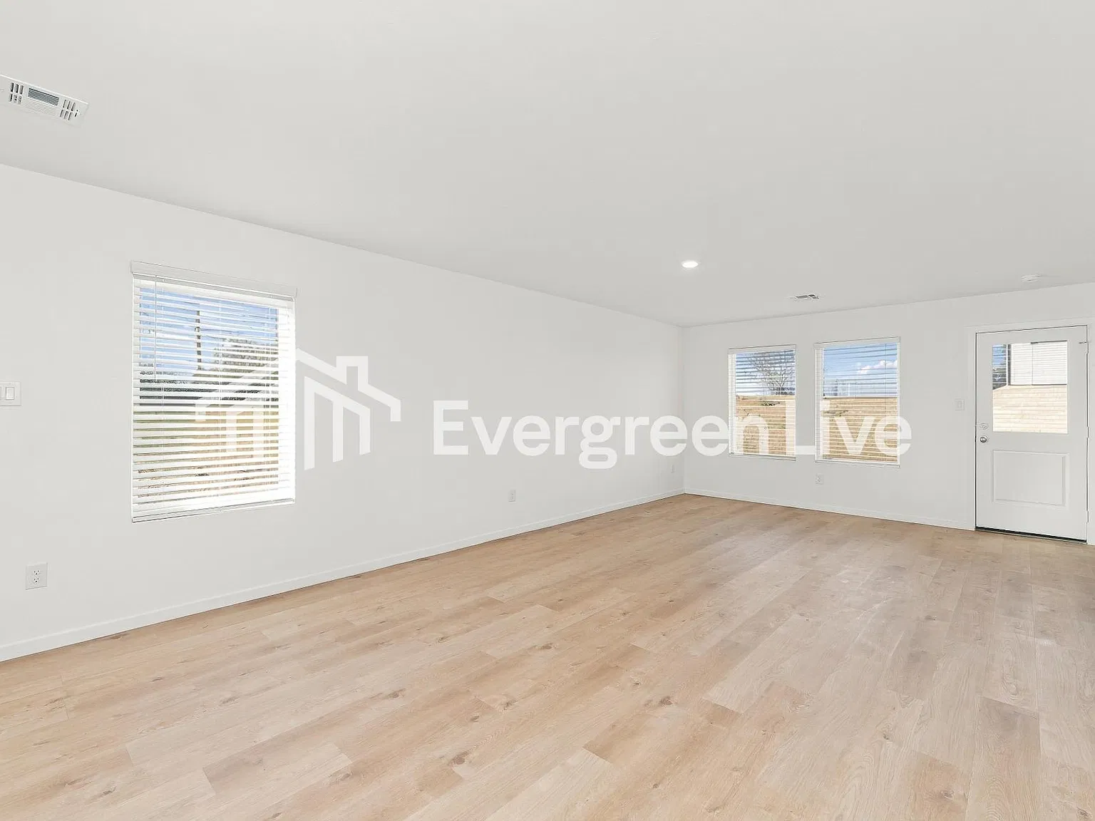 3 bed, 2.0 bath, 1402 sqft, $1,610 — Photo 3