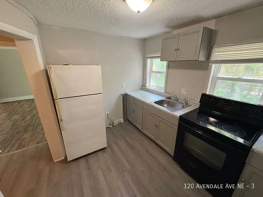 1 Bedroom 1 Bath Apartment Available! — Photo 4