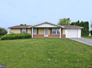 800 Maple Ln, Lebanon, PA 17046