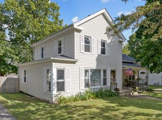 10910 N Woodstock St, Huntley, IL 60142