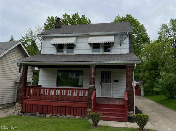 5073 Greenhurst Dr, Maple Heights, OH 44137