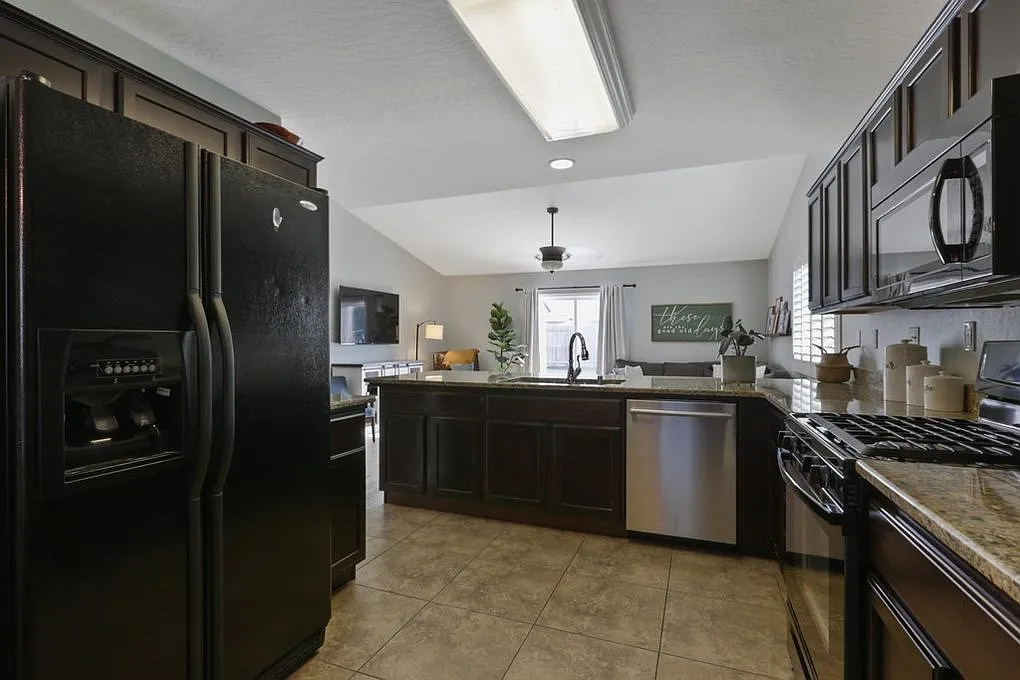 2423 W Corvina Ave — Photo 3