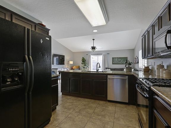 3rd image of 2423 W Corvina Ave