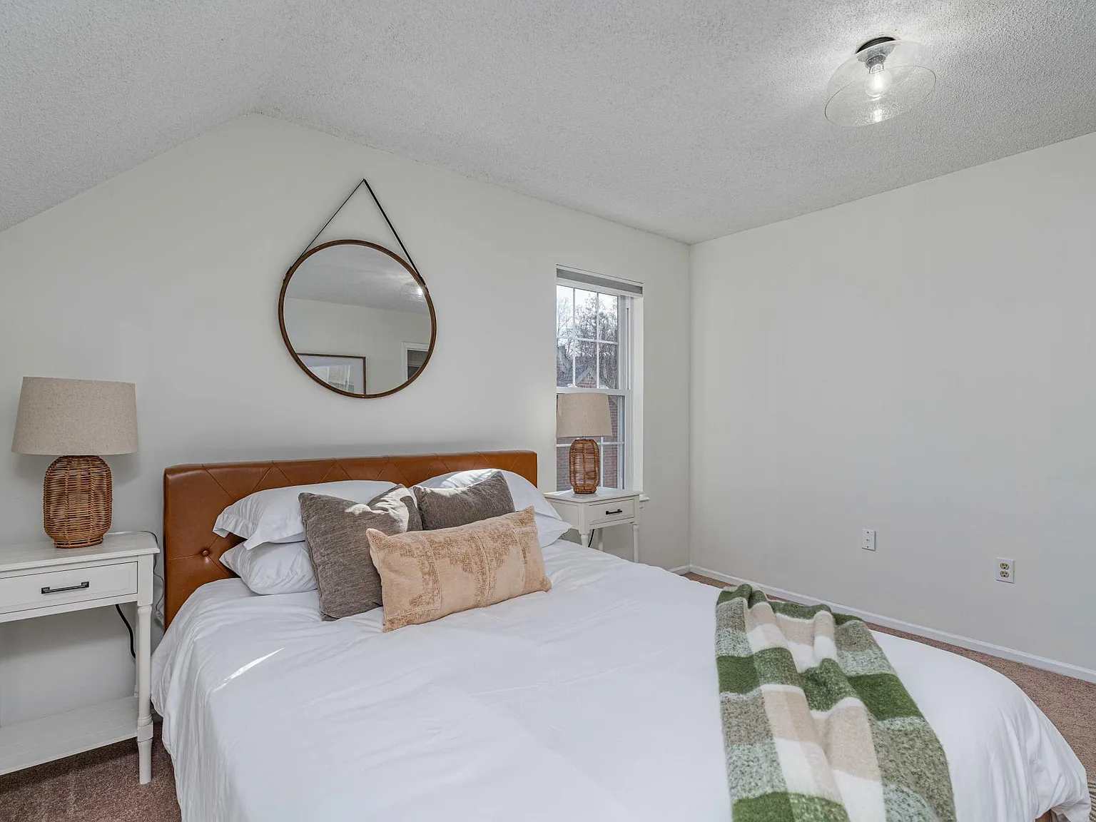 3 bed, 1250 sqft, $3,250 — Photo 1