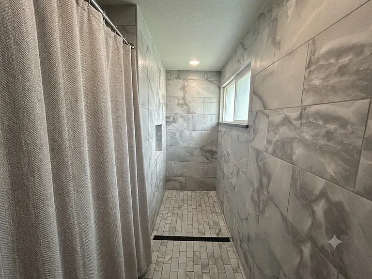 2028 Oriole Ave — Photo 13
