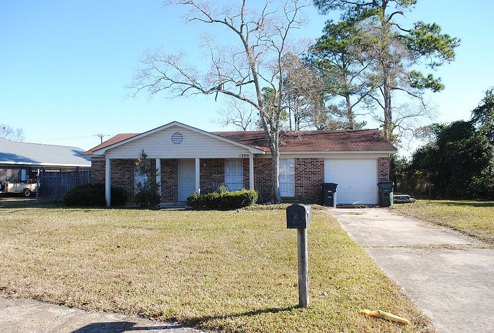 1st image of 1200 King Henry Dr