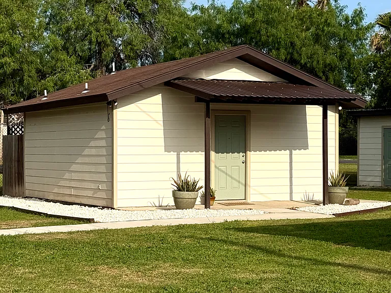 2314 La Feria Rd #C — Photo 9