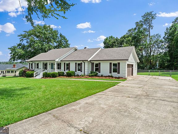 5th image of 204 Saint Anthonys Dr