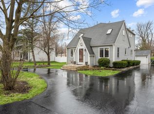 828 W Hillside St, Palatine, IL 60067