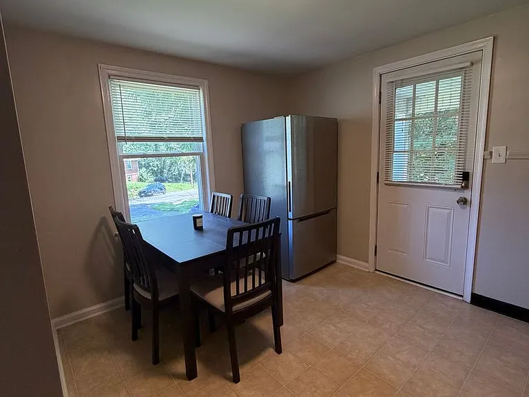 1003 Montgomery St — Photo 6