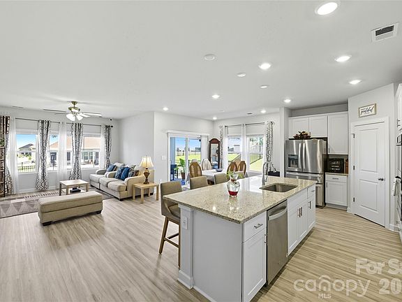 4th image of 2023 Merida St