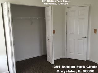 251 Station Park Cir, Grayslake, IL 60030