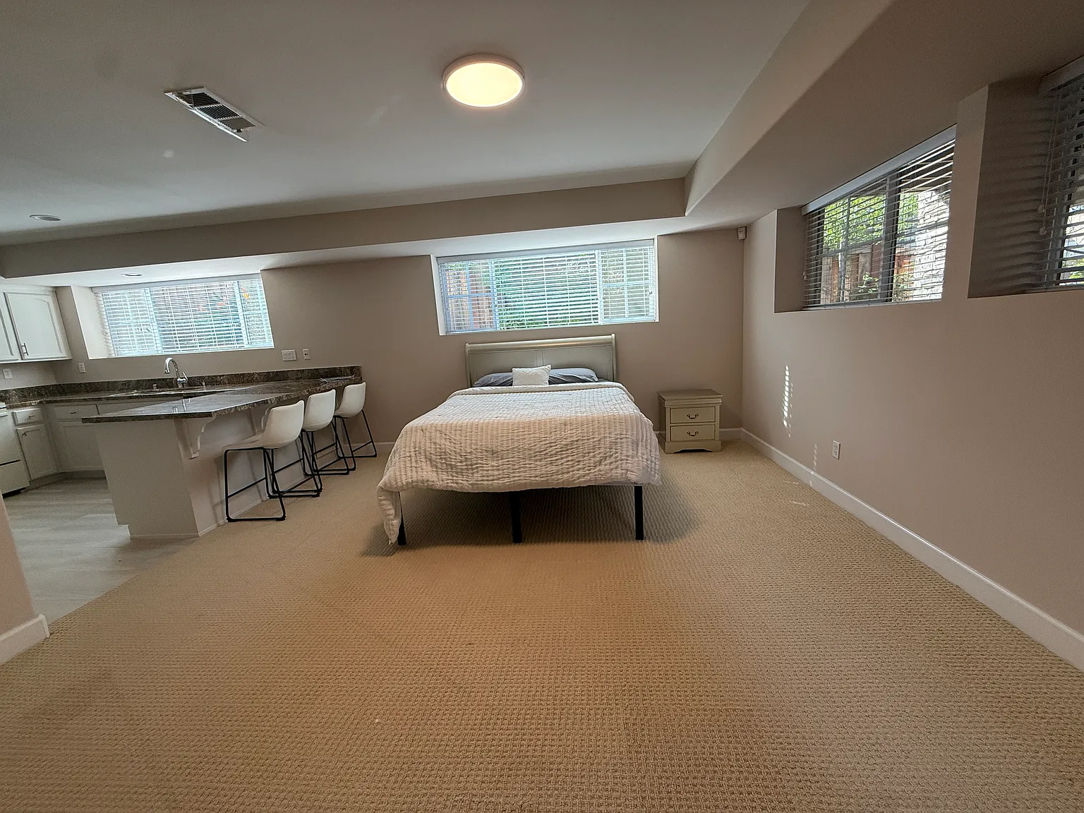 Studio, 550 sqft, $2,350 — Photo 2