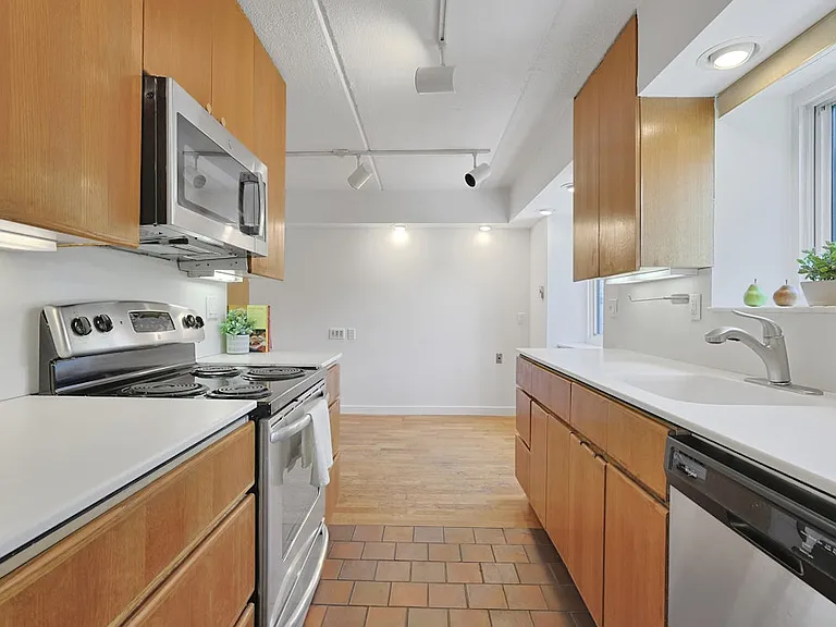 412 Benedict Ave #6C — Photo 11