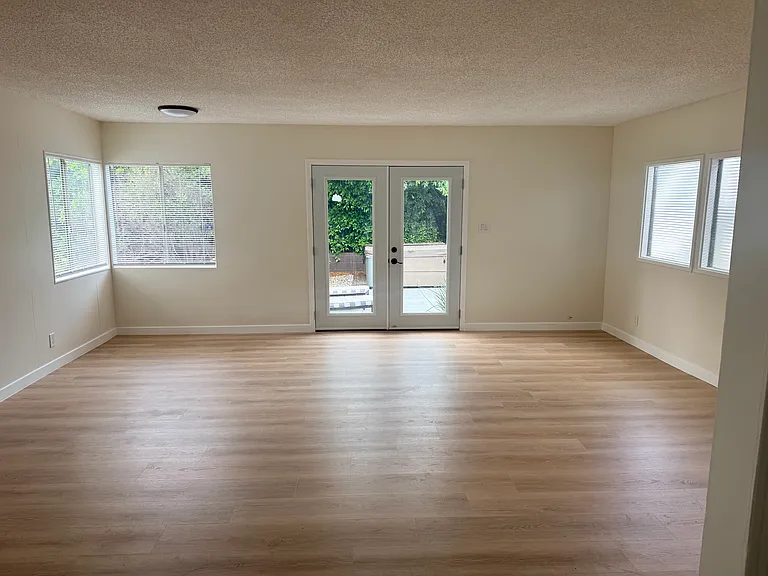 2413 Hidalgo Ave — Photo 10