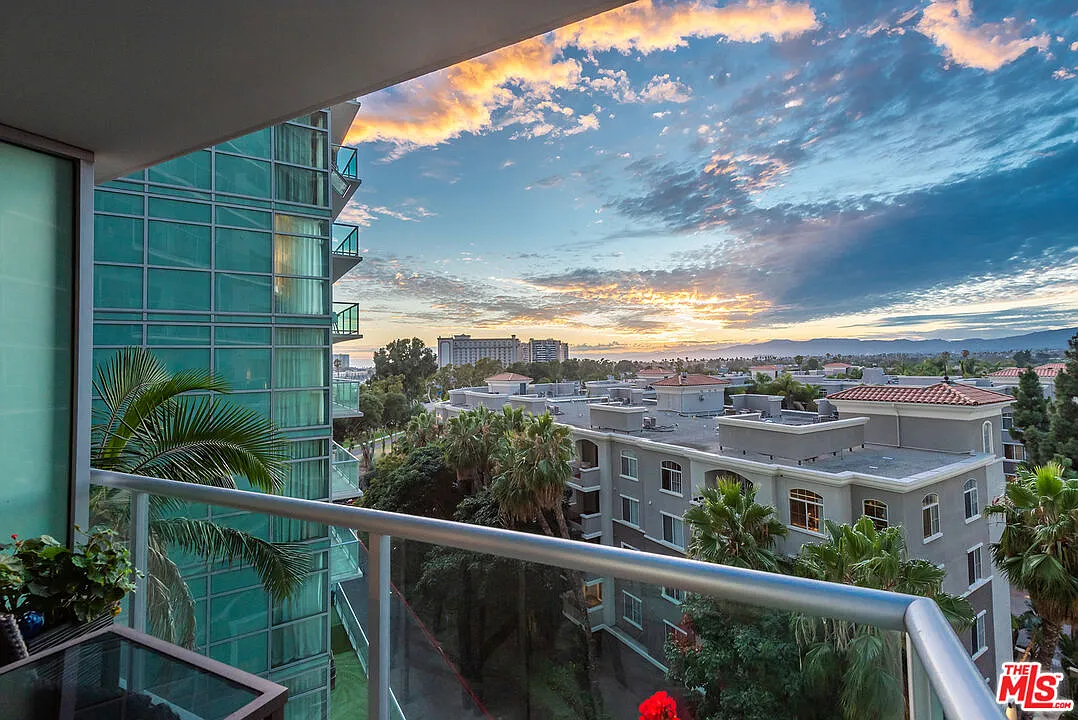 1 bed, 1.5 bath, 997 sqft, $4,450 — Photo 1