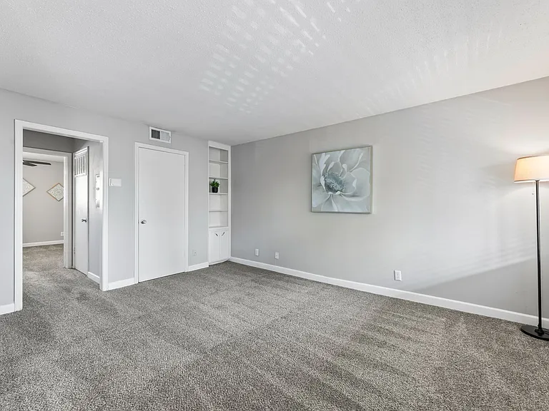 Beautiful Apartments in the heart of Brookside — Photo 23