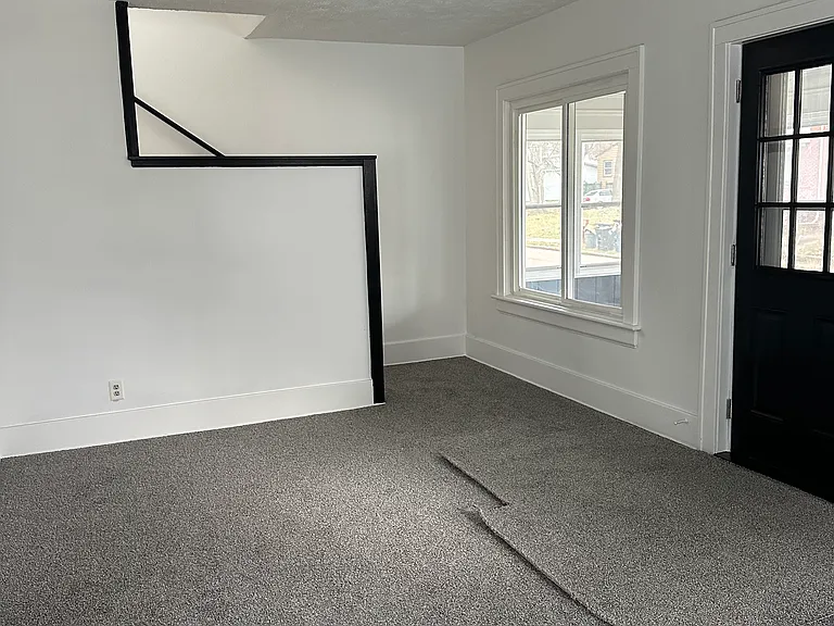 137 E Emerling Ave — Photo 6