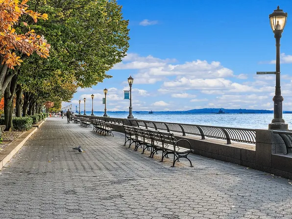 350 Albany St APT 3L, New York, NY 10280