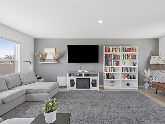 2nd image of 602 Apple Valley Rd