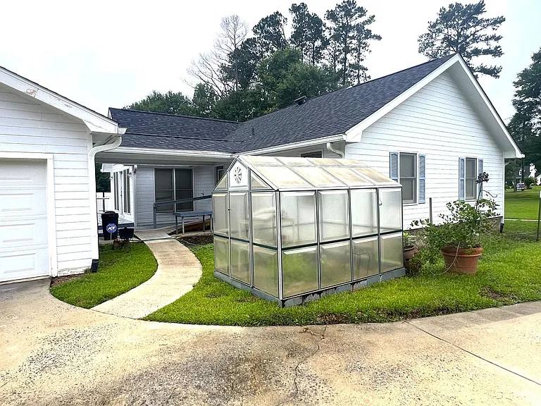 178 Woodard Rd — Photo 10