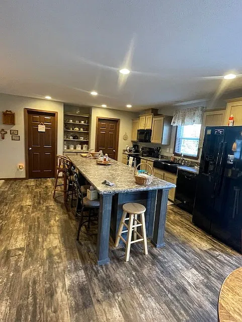 2 bed, 1500 sqft, $1,890 — Photo 2