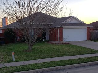 1110 Crooked Creek Ct, Midlothian, TX 76065