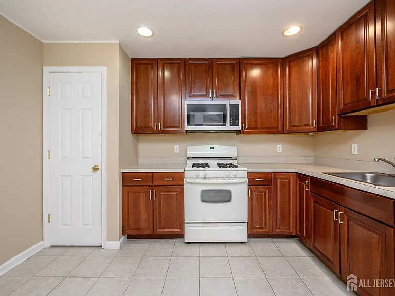 303 Pinelli Dr — Photo 10