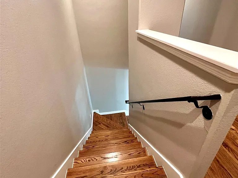 1818 Edwards St — Photo 12