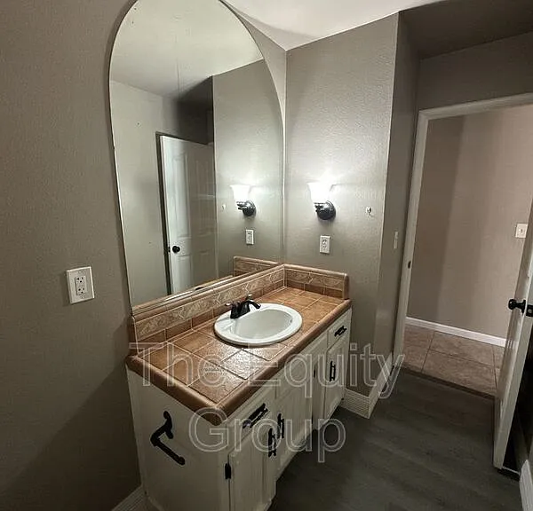 2601 S Kloth Dr — Photo 10