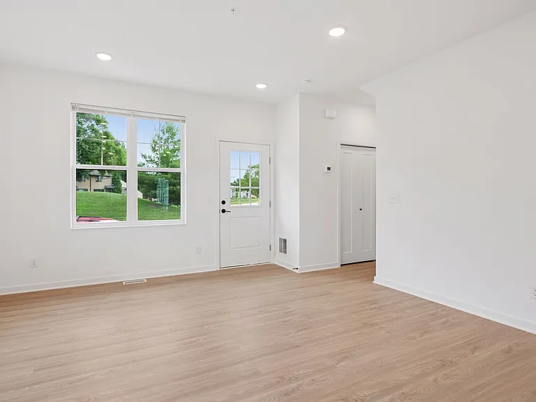 2062 Como Ave #2 — Photo 3