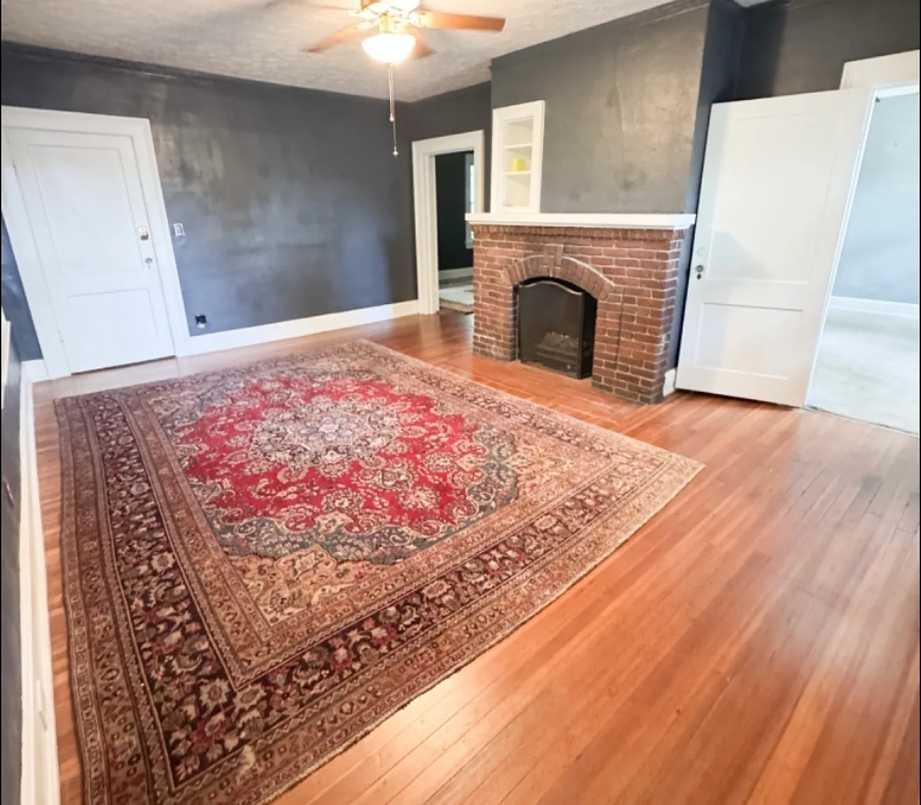 Upstairs spacious apartment — Photo 4