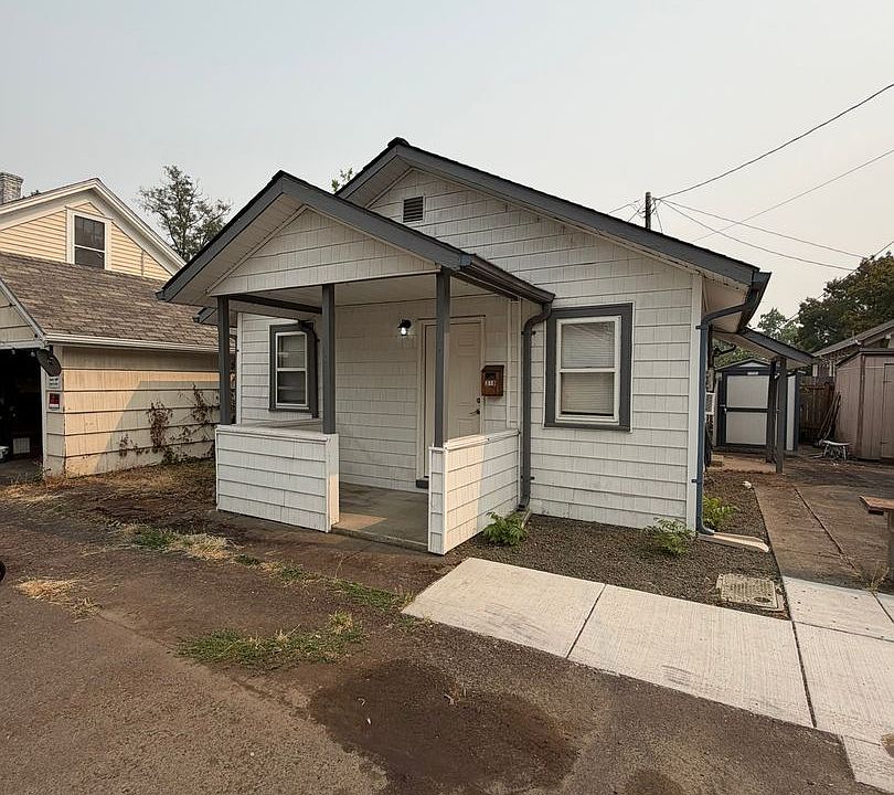 1st image of 318 Washington St SW
