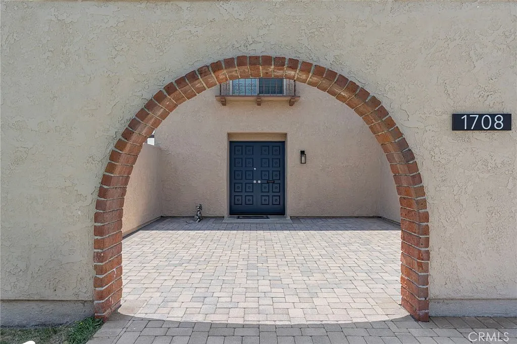 4 bed, 1822 sqft, $4,995 — Photo 3