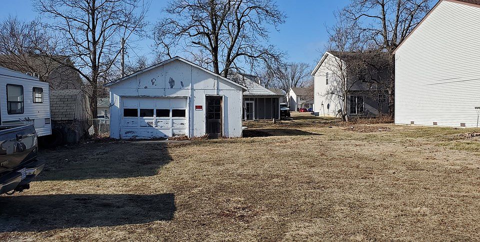 2nd image of 1002 S Sheridan St