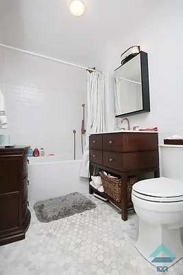 Rented by EXR | media 102