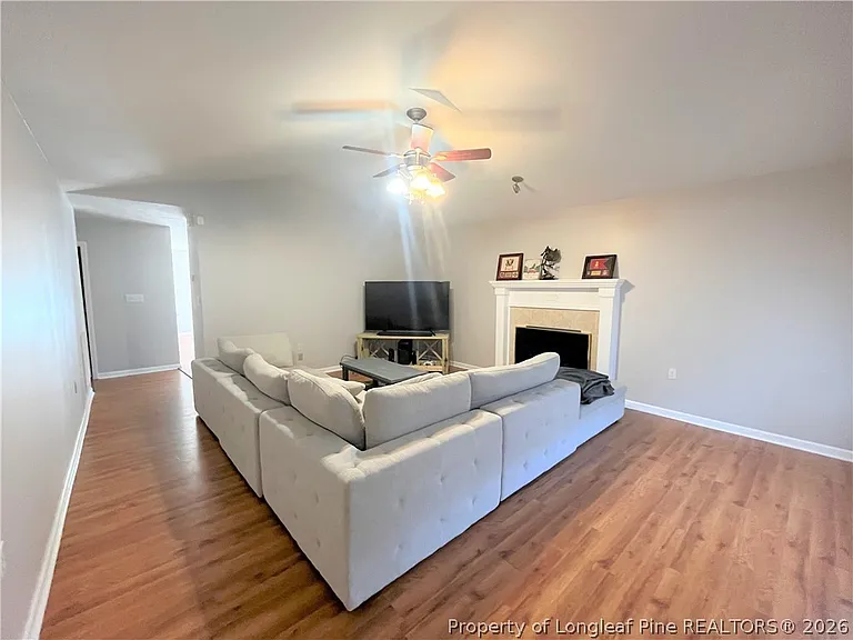 366 Colonial Hills Dr — Photo 6