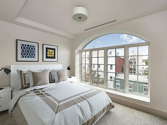 3rd image of 43 Newel St Unit Penthouse 1
